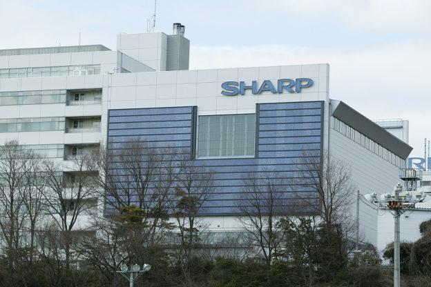 Sharp отрезает себе руку, чтобы выжить, закрыв завод SDP в Сакаи.